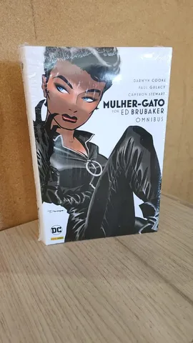 Mulher-Gato por Ed Brubaker (Omnibus) - Lacrado