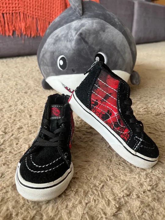 Tênis Vans stranger things 
