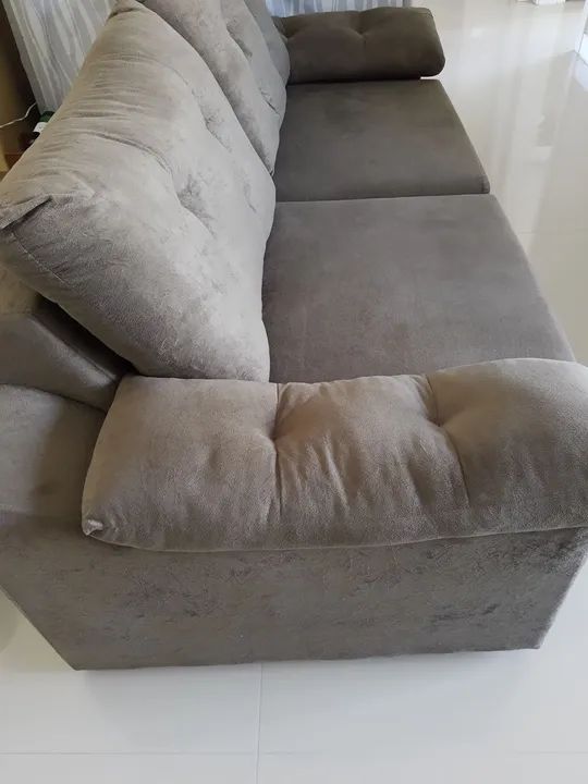 Vendo sofá em suede com chaise.