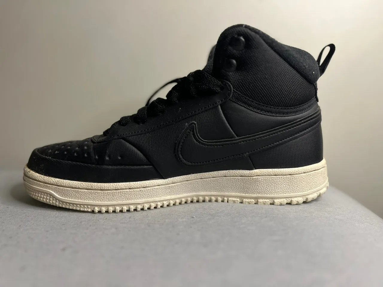 Tênis Nike Air Force 1 Preto bota