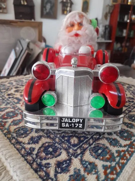 Papai Noel de brinquedo em carro antigo funcionando  - Foto 5
