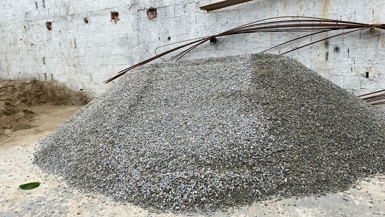 Material p construção: AREIA, ARISCO, ATERRO, PO DE PEDRA, BRITA E PEDRA ALICERCE. 