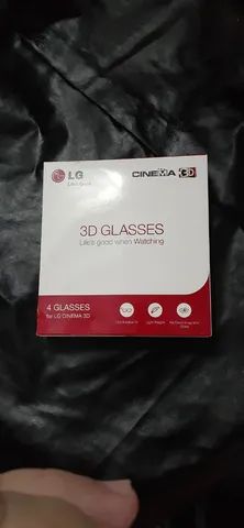 4 óculos 3D marca LG na caixa