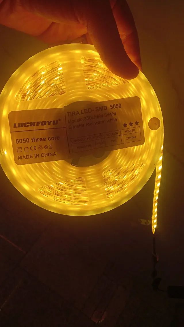 FITA LED 5050 12V 5M 10W/M  BRANCO QUENTE 3000K SEM SILICONE IP20 + FONTE TOMADA 6A 