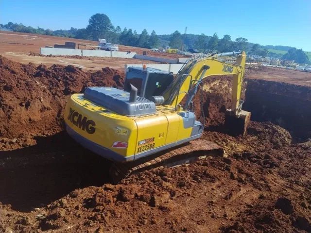 Serviço de Terraplanagem e escavações em geral - Foto 2