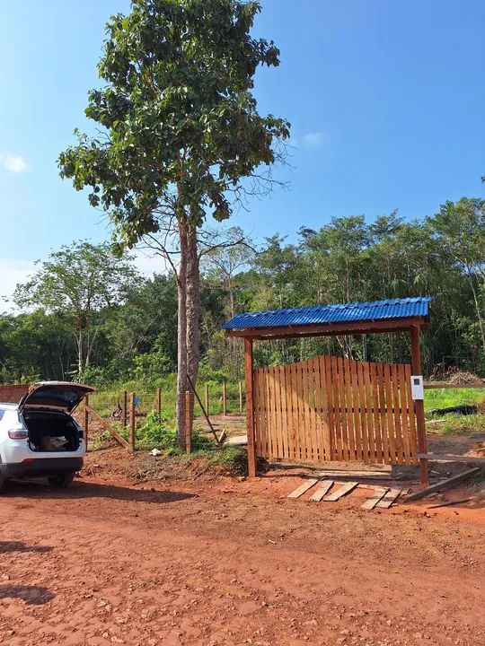 Sítio com portão de madeira e área verde - Foto 5