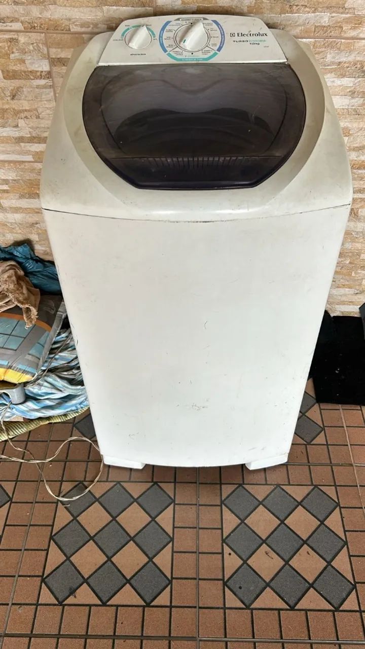 Lavadora Eletrolux 7Kg - Turbo Economia - Com Defeito - Não está  Centrifugando - Foto 4