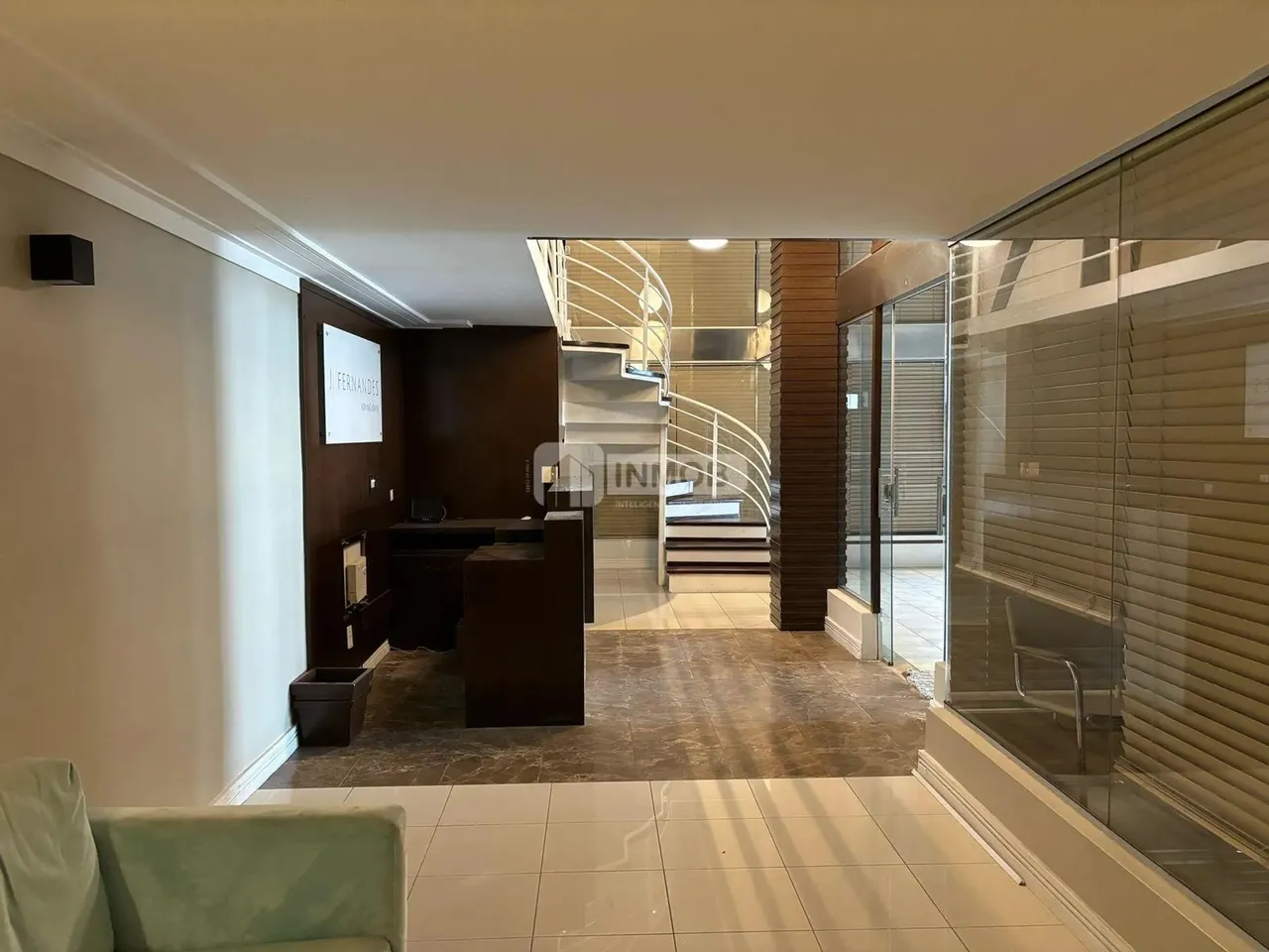 Ótima Sala Comercial para Locação, no Centro de Taubaté.