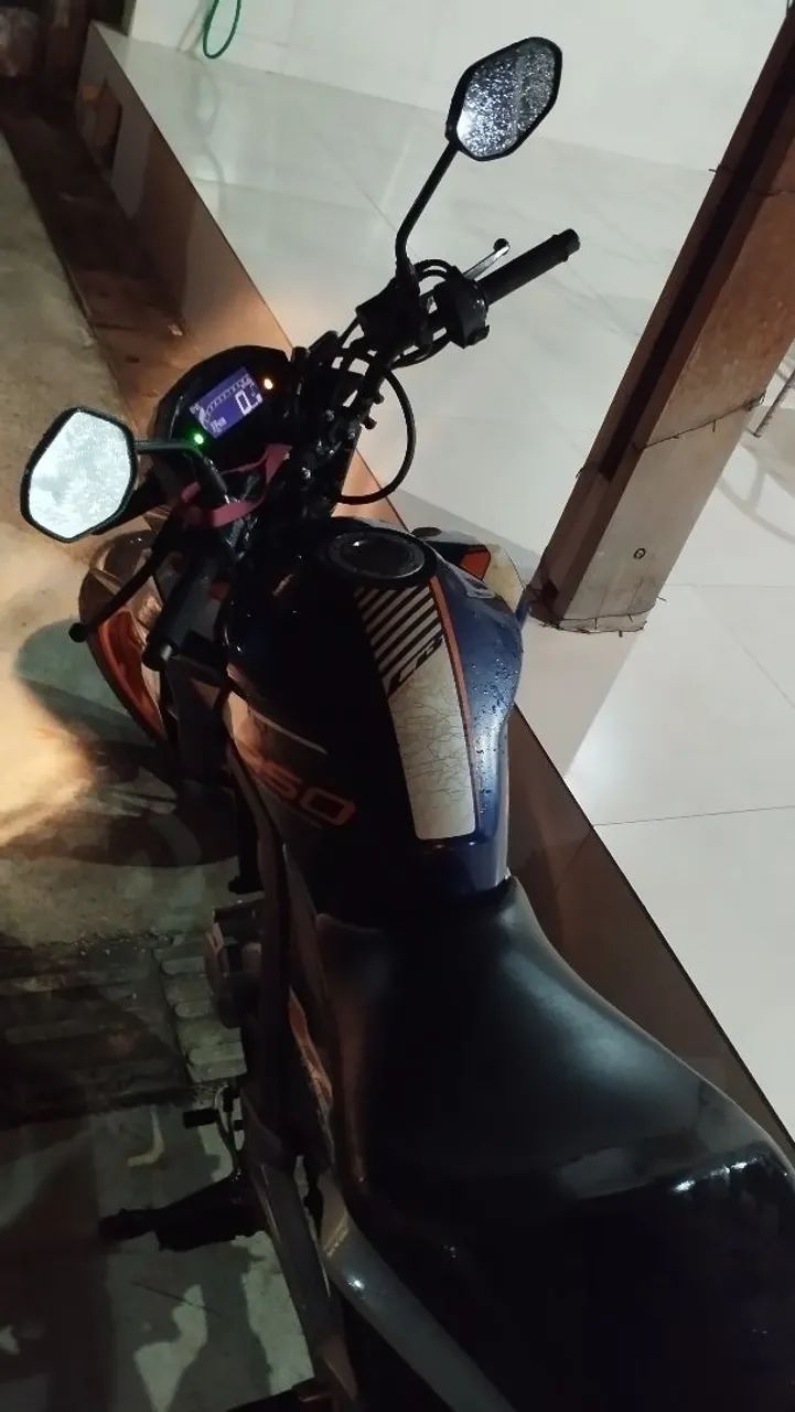 Moto muito conservada e só pega e anda vai emplacada 2025 - Foto 2