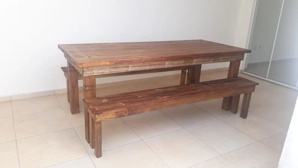 Mesa e bancos de madeira rústica - Foto 2