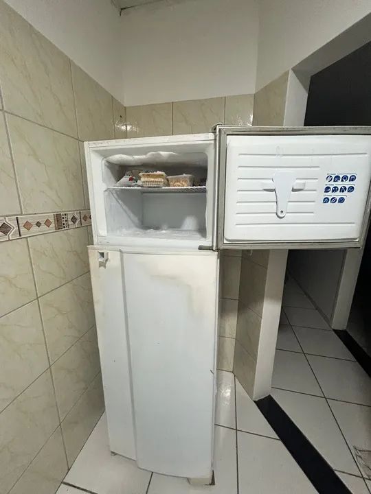 Geladeira Duplex Frost Free Usada - Foto 3