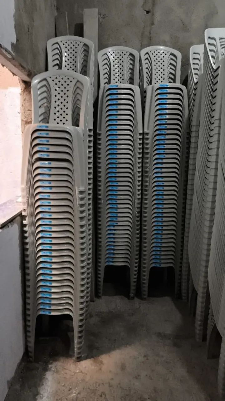 Cadeiras Plásticas Empilháveis - Novas - Foto 4