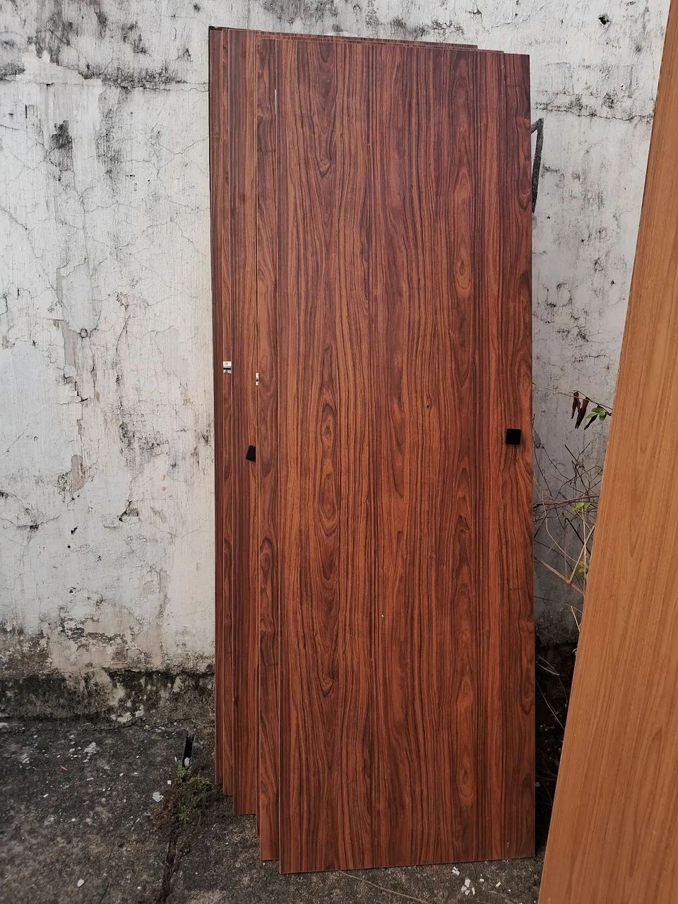 Portas de madeira para quarto  e placas usadas