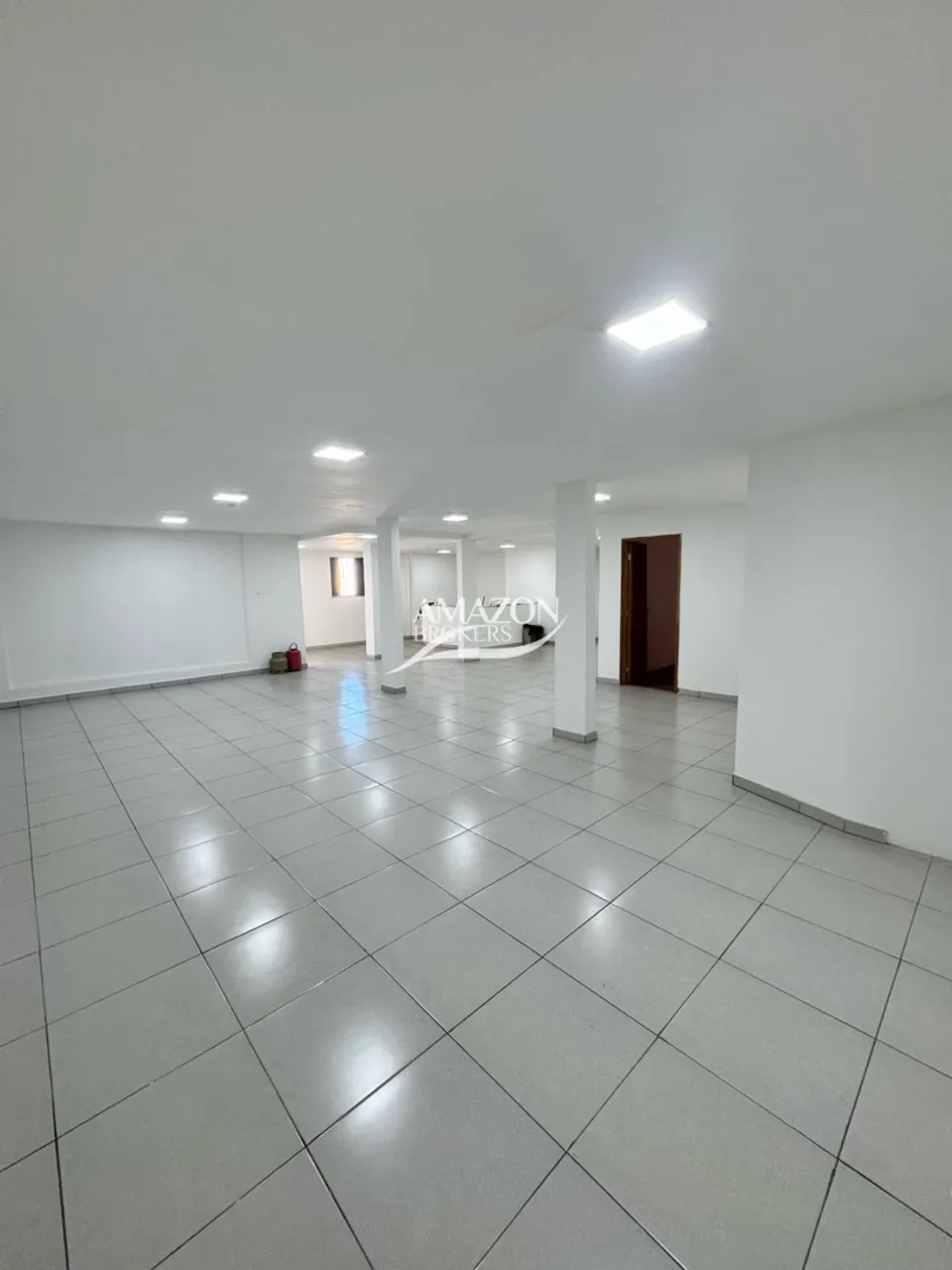 Nossa Sra das Graças - 700m2 - Ponto Comercial - Alugo