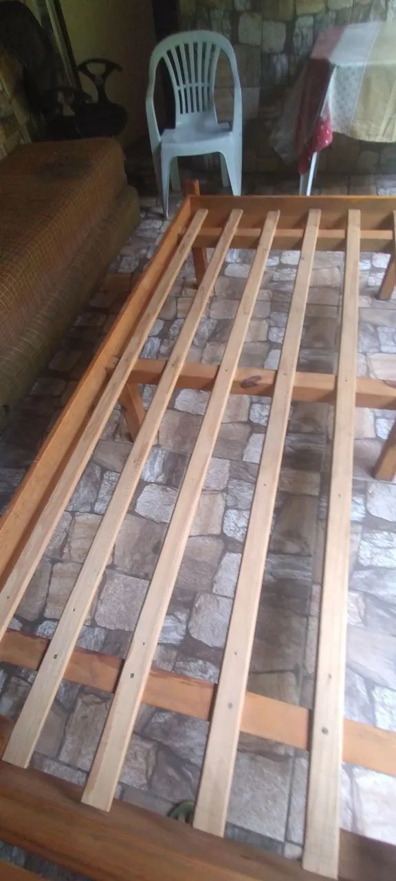 Cama de madeira de solteiro64276673521666124