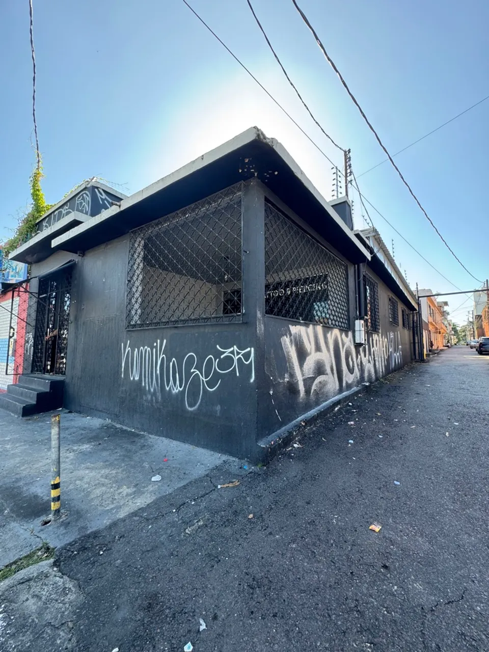 Casa comercial na Constantino Nery