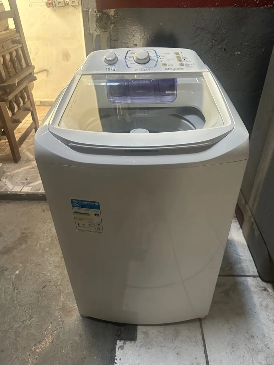 Maquina de lavar Electrolux, modelo com tecnologia Jet&Clean seminova 127V