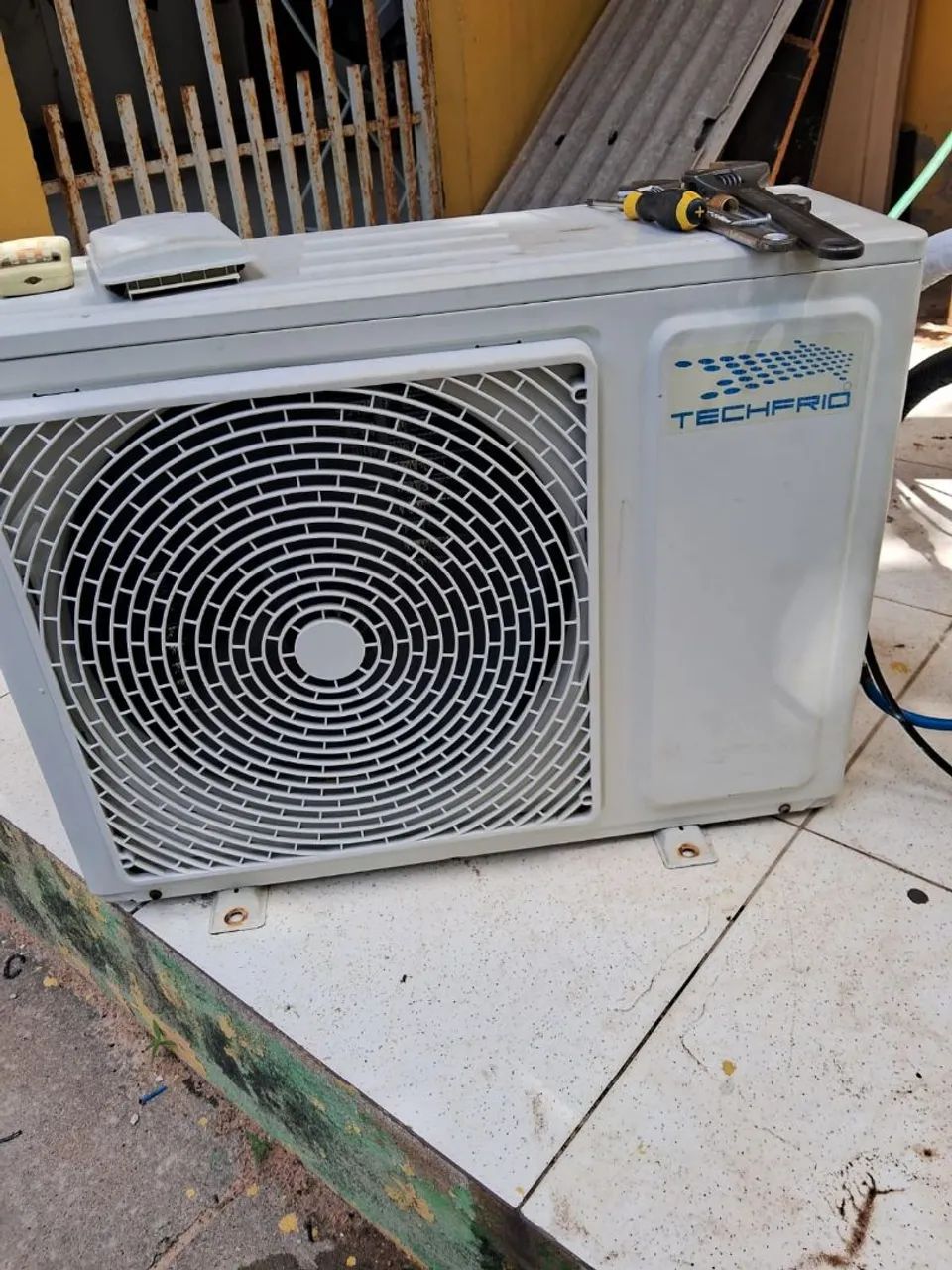 Fazendo limpeza instalação e manutenção e recarga de gás - Foto 2