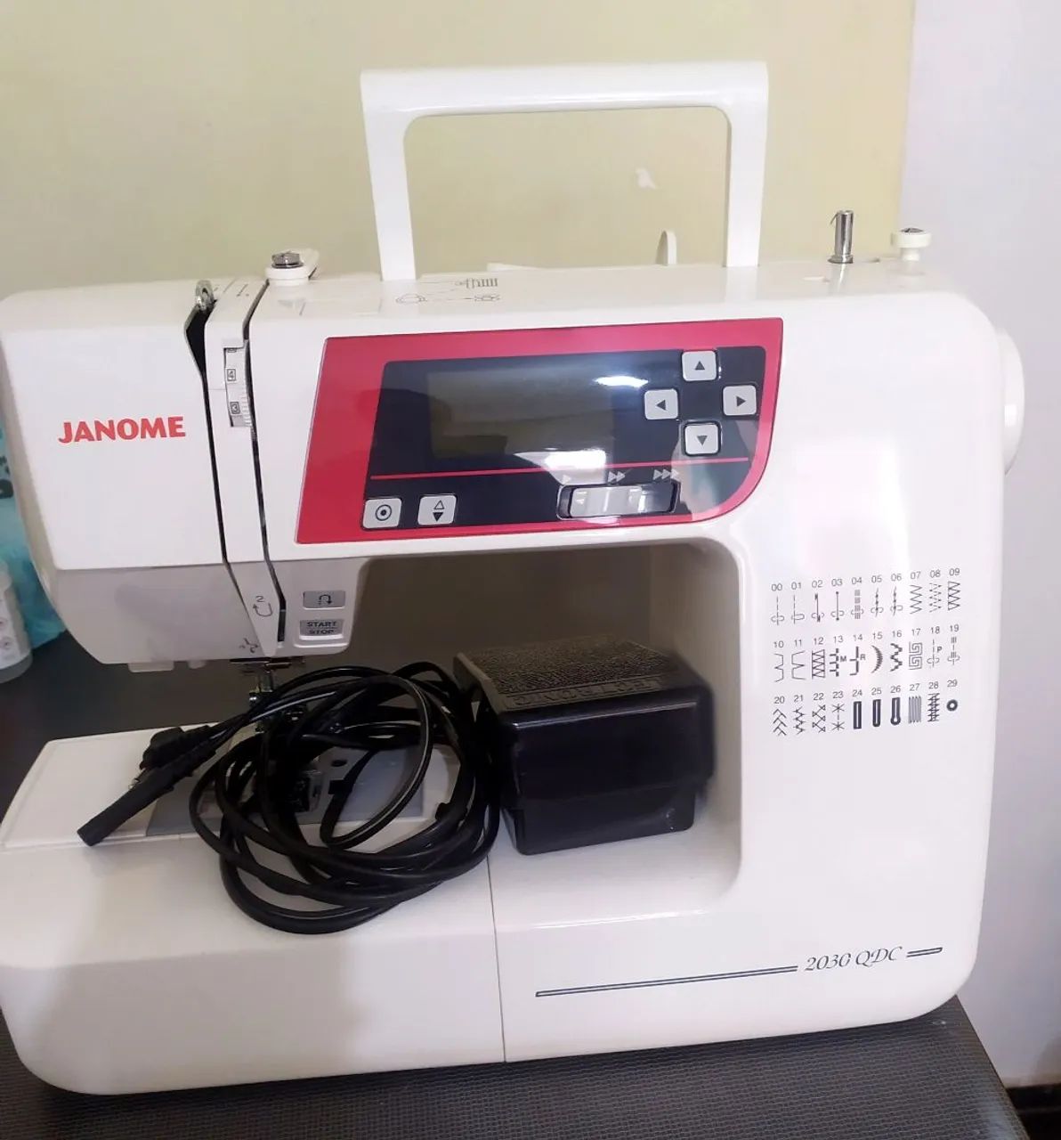 Máquina de costura Janome digital 2030QDC 