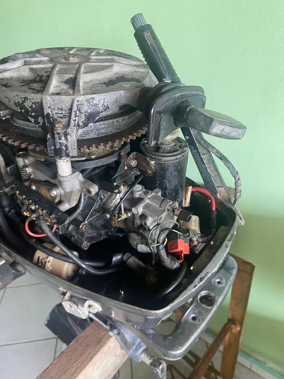 Motor de popa 25hp parado 