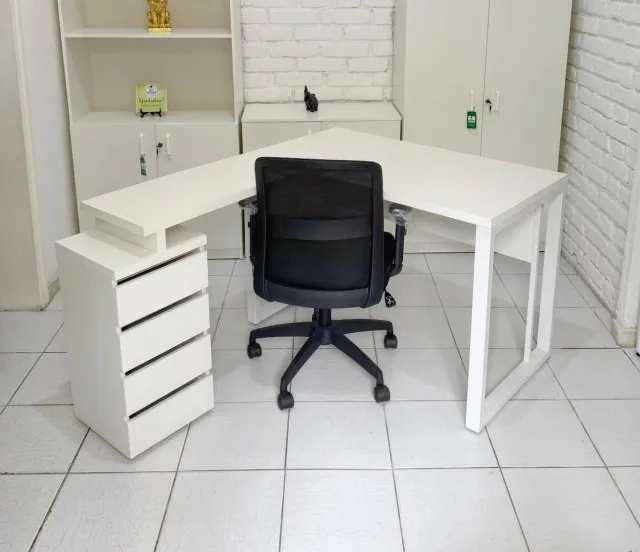 mesa em L com gaveteiro branca 1,10 x 1,40m