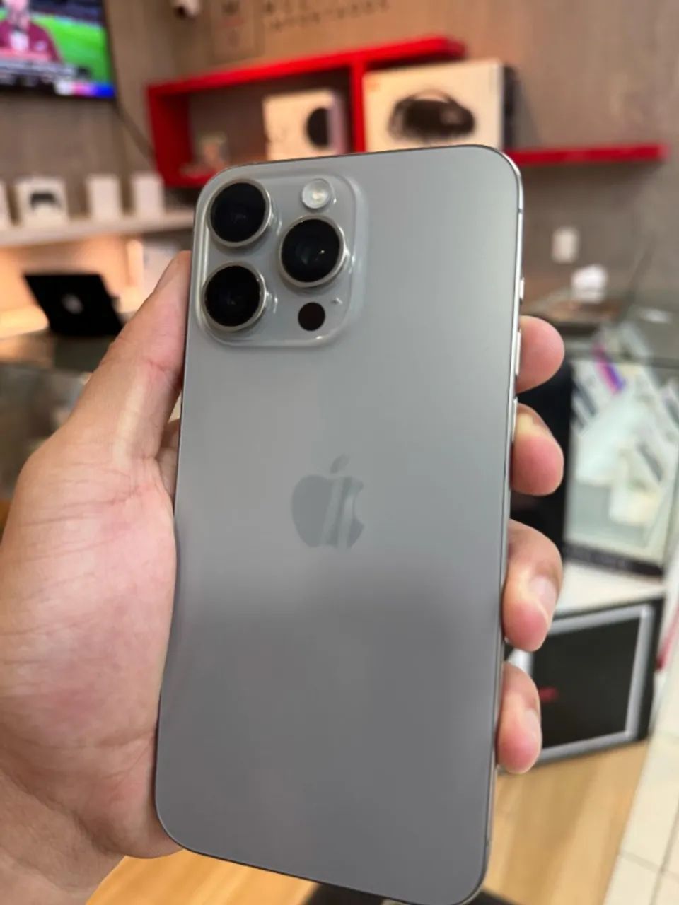 IPhone 15 Pro Max impecável Titanium Natural  - Foto 3
