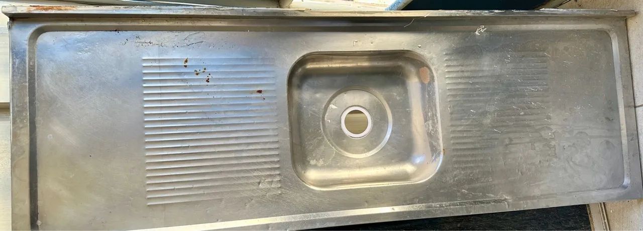 Cuba de pia em aço inox com escorredor 