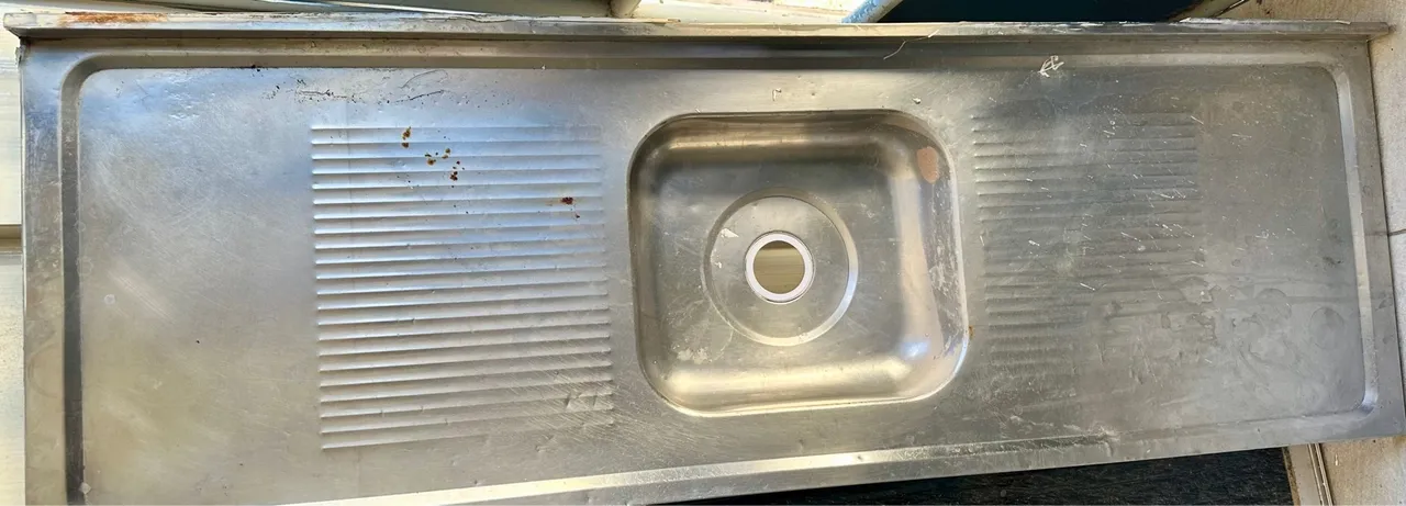 Cuba de pia em aço inox com escorredor