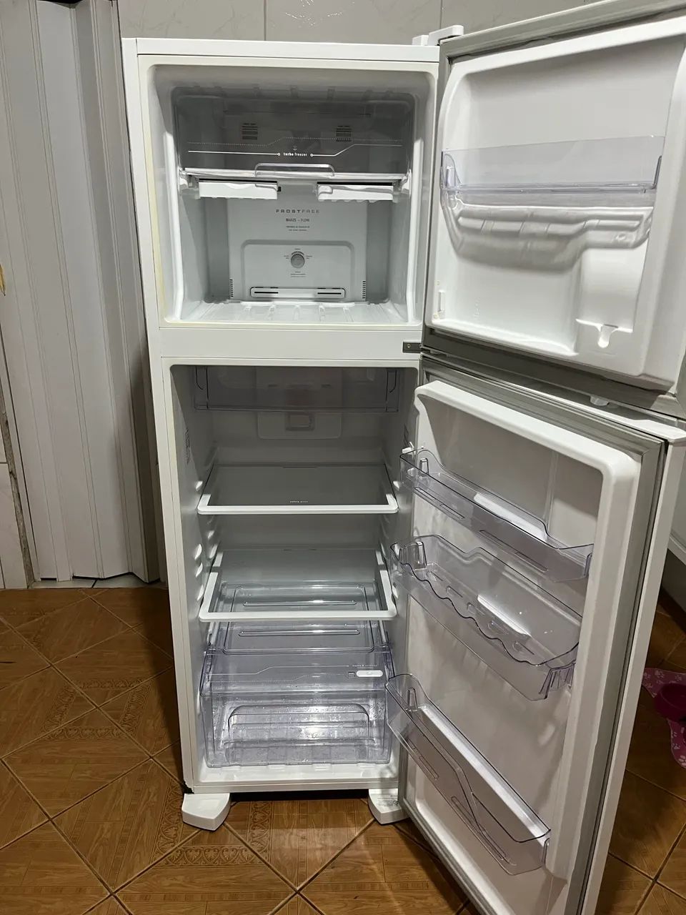 Geladeira com Defeito64296497228161123