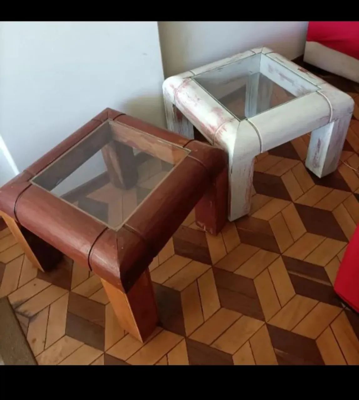 3 Mesas de Centro: Uma Branca, duas em madeira