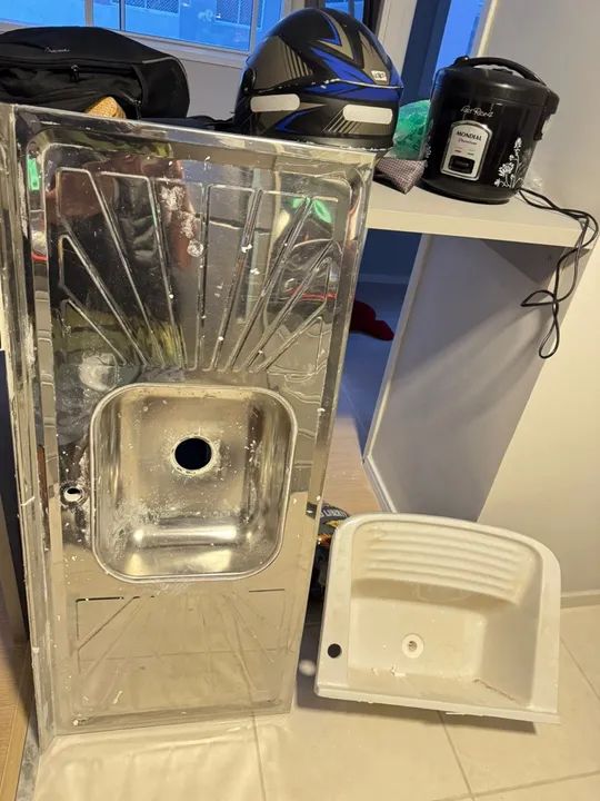 Pia de cozinha em aço inox e Tanque.