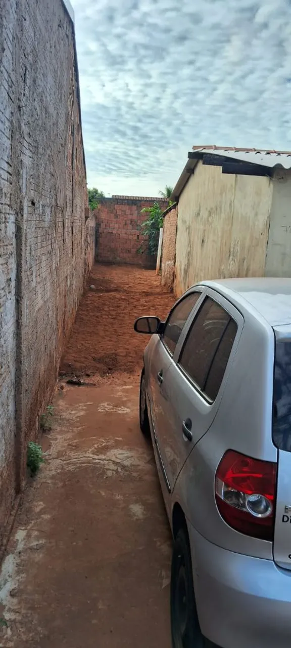 Casa com terreno 11/22 em ótima localização.