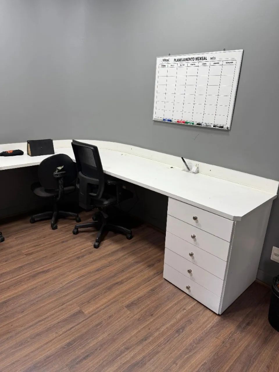 BANCADA DE ESCRITÓRIO COM 15 GAVETAS - Foto 4