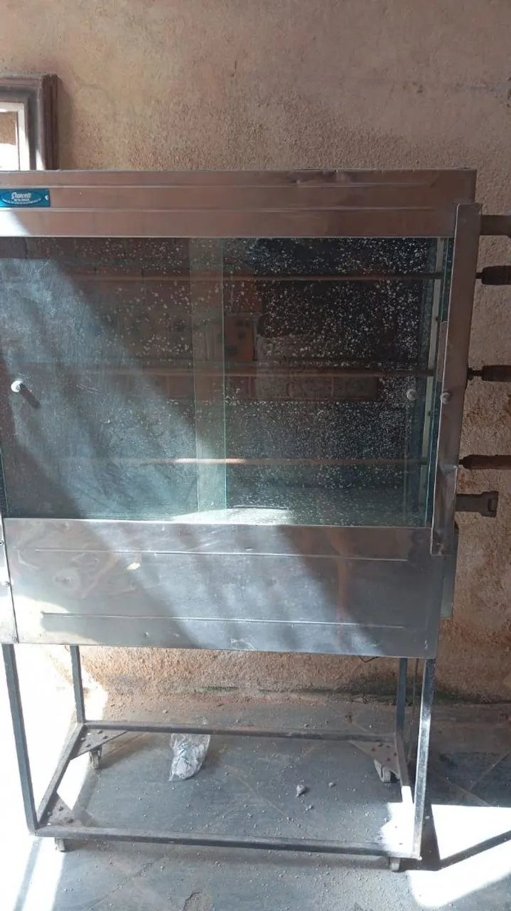 Frangueira Rotativa Profissional com 3 espertos , capacidade de 15 frangos.