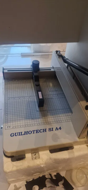 Guilhotina de Papel A4 SI A4