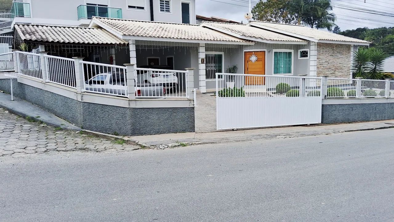 Excelente casa bem localizada em Santo Amaro da Imperatriz-SC 