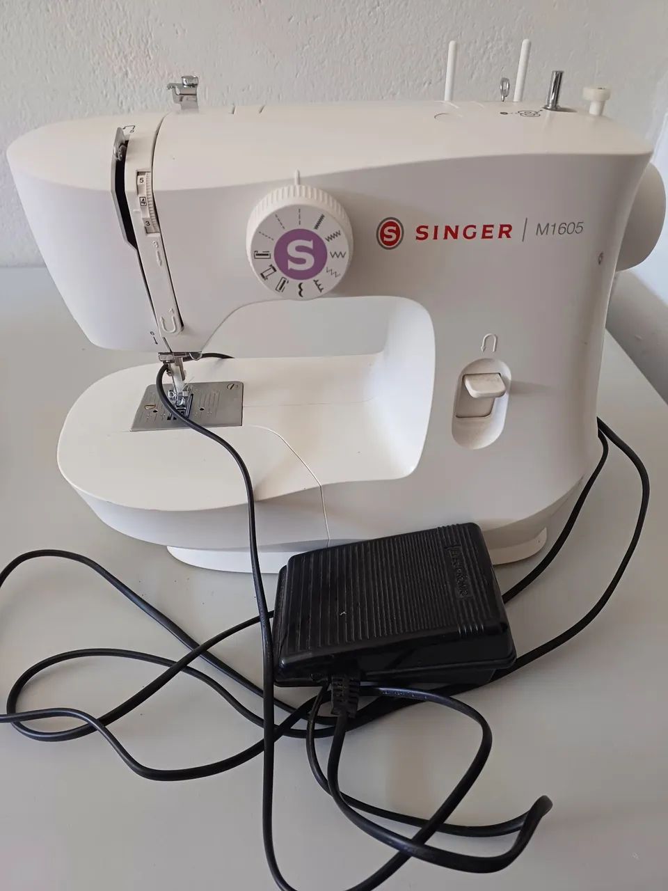 Máquina de Costura Singer M1605 - Foto 2
