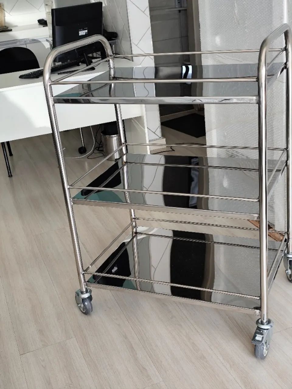 Mesa Auxiliar Resistente 0,60m x 0,40m - Fabricado em Aço Inox - Foto 3