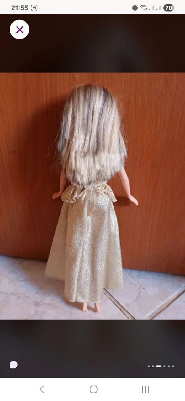 Boneca Barbie com roupa de festa - Foto 3