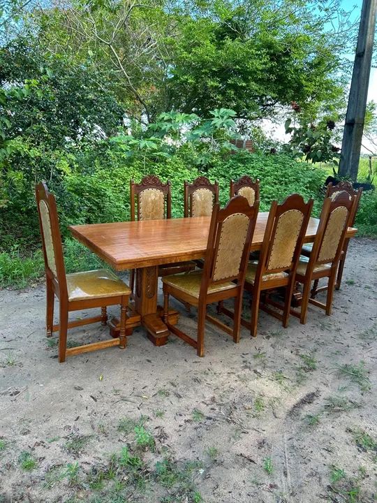 Conjunto de Mesa de Jantar em Madeira Maciça