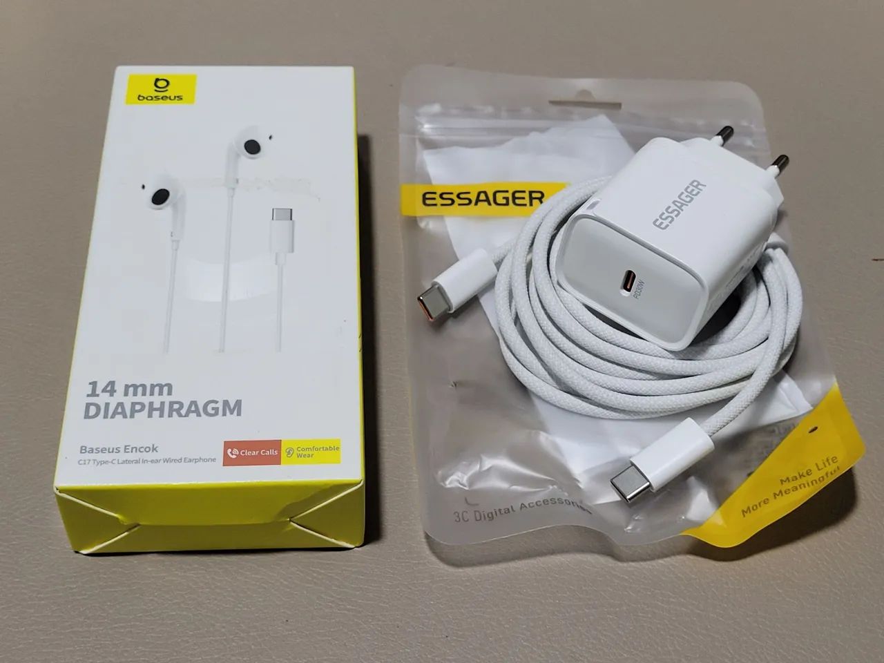 Kit Carregador 30w + Cabo USB-C + Fone USB-C 