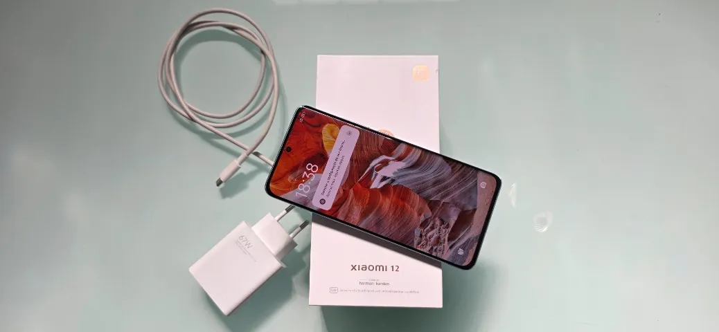 Smartphone Xiaomi 12, 256GB 8 RAM Azul 5G Câmera 50MP, AMOLED 6,28? FHD+, Snapdragon 8 Gen