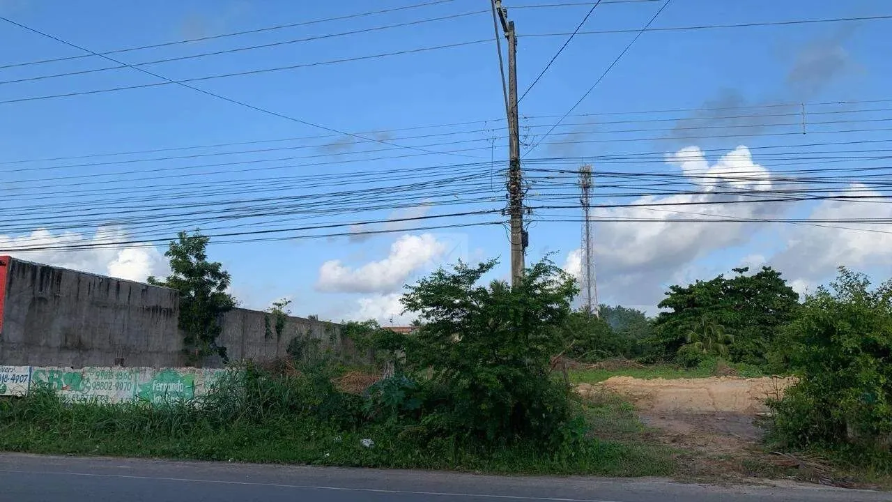 Excelente terreno para abri o seu negócio.