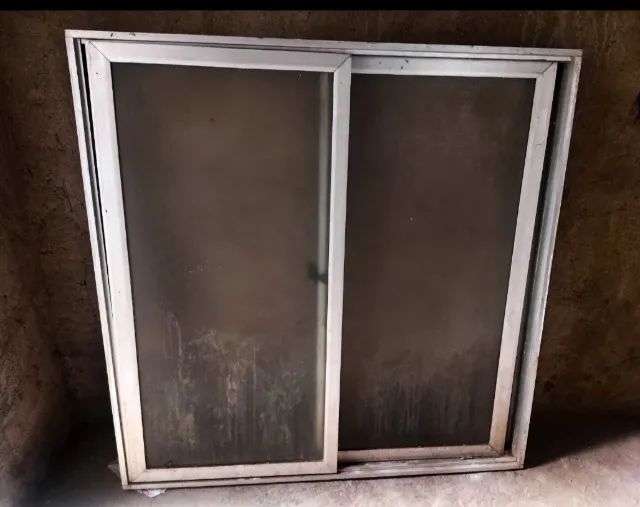 Janela em alumínio 64842098135425120