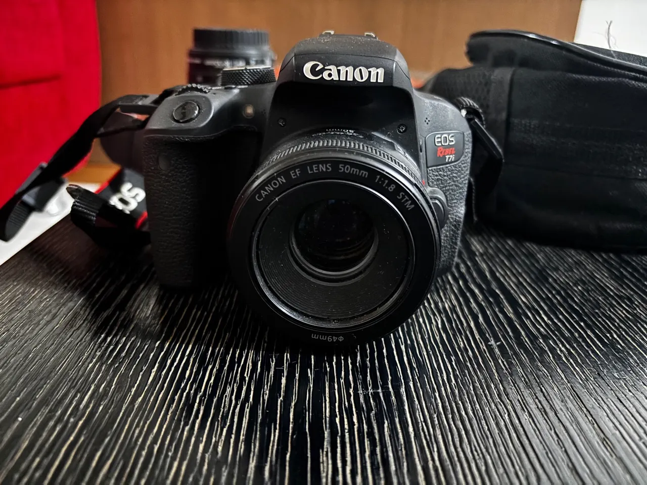 CÂMERA CANON EOS REBEL T7i