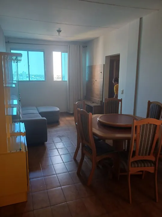 Aluga-se apartamento