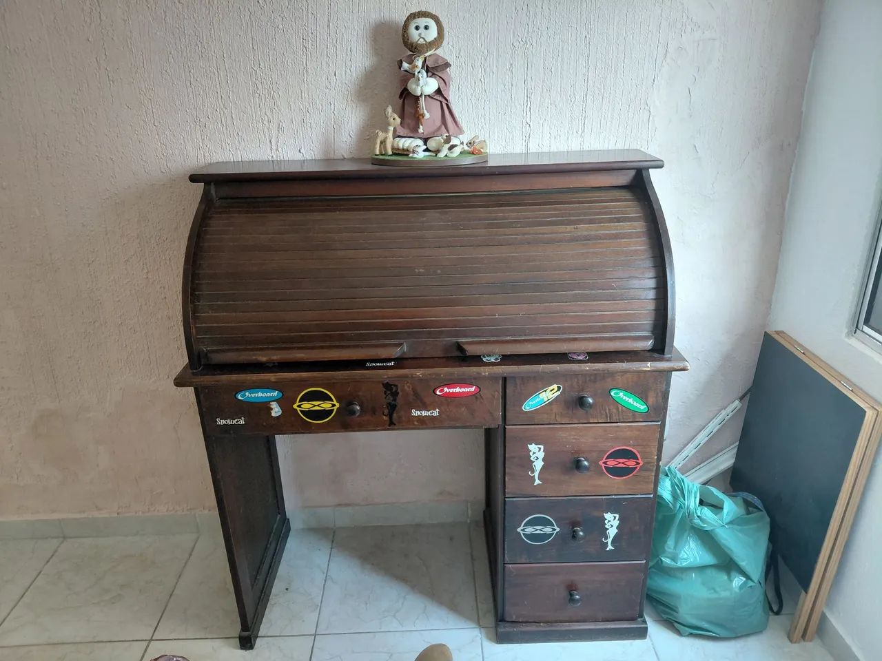 Escrivaninha em madeira 
