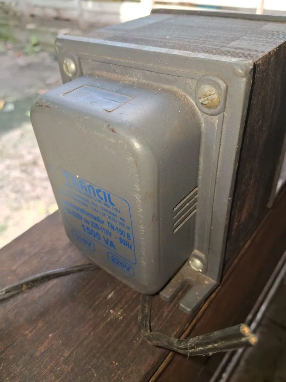 Transformador 1500 VA 220V 