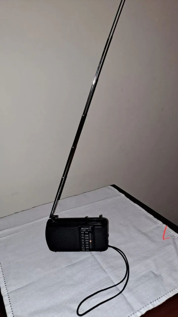 Rádio AM/FM Sony Portátil - Funcionando e conservado