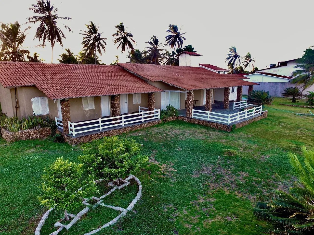 CASA BEIRA-MAR COM PISCINA - Mobiliada - Locações Temporárias  - Foto 3